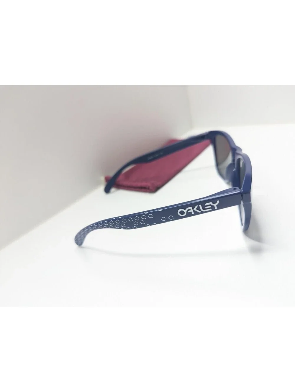 Oakley Frogskins B-1B Blue w/ Sapphire Iridium Lenses OO9013-47 55-17-133